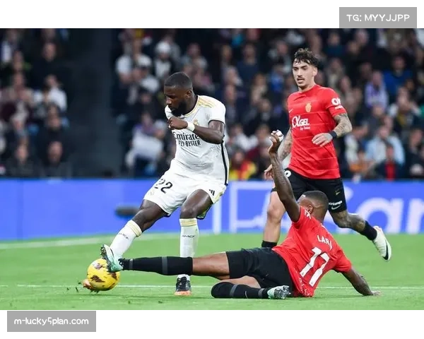 观察:为应对高位压迫,英超中后卫的长传精度成为新的关键数据